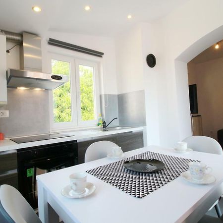 Apartment Sara With Seaview Petrcane Bagian luar foto