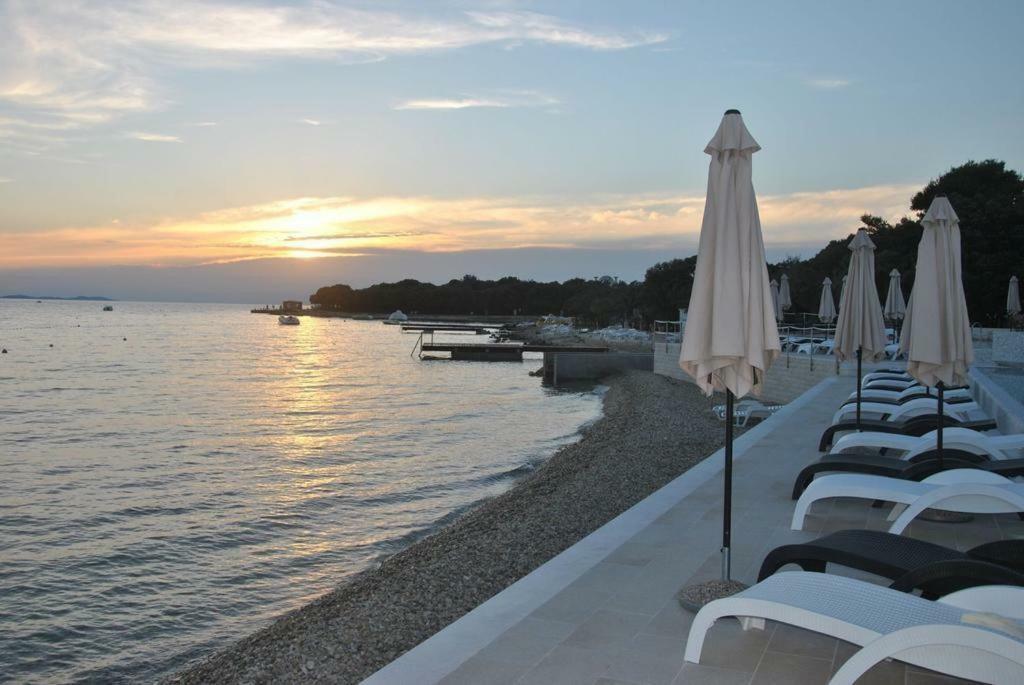 Apartment Sara With Seaview Petrcane Bagian luar foto