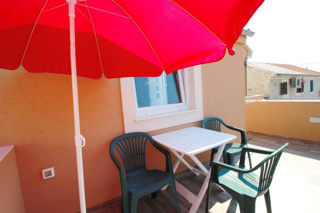 Apartment Sara With Seaview Petrcane Bagian luar foto