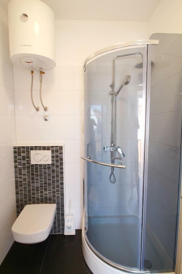 Apartment Sara With Seaview Petrcane Bagian luar foto