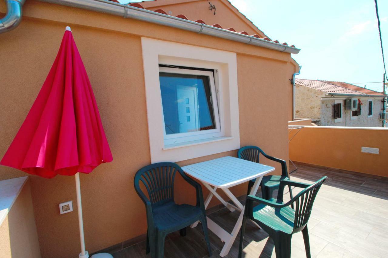 Apartment Sara With Seaview Petrcane Bagian luar foto